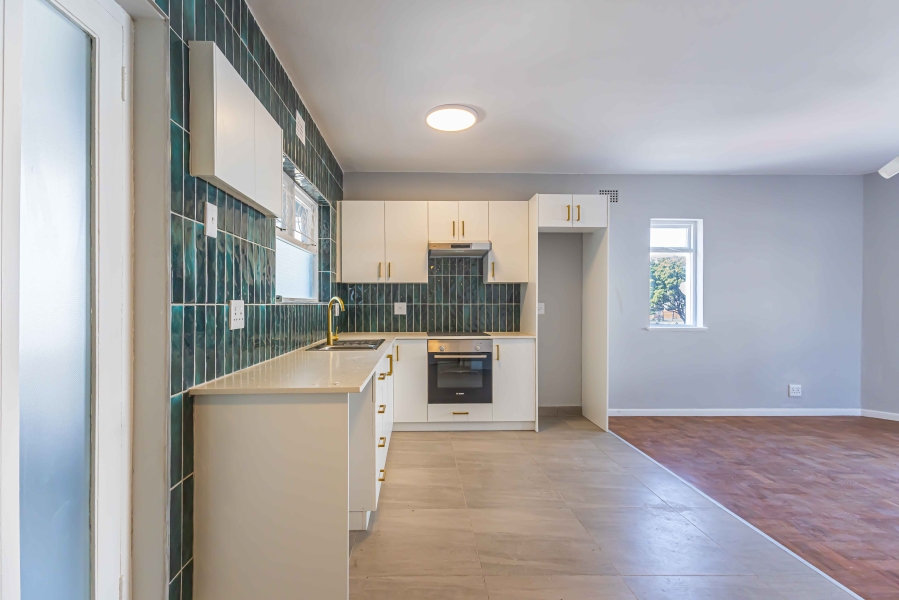 To Let 1 Bedroom Property for Rent in Sea Point Western Cape